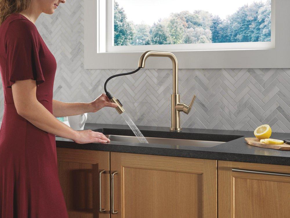 Single Handle Pull Down Kitchen Faucet in Champagne Bronze 