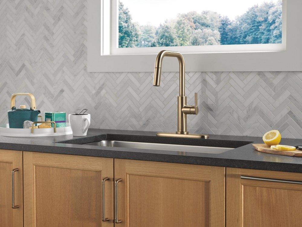 Single Handle Pull Down Kitchen Faucet in Champagne Bronze 