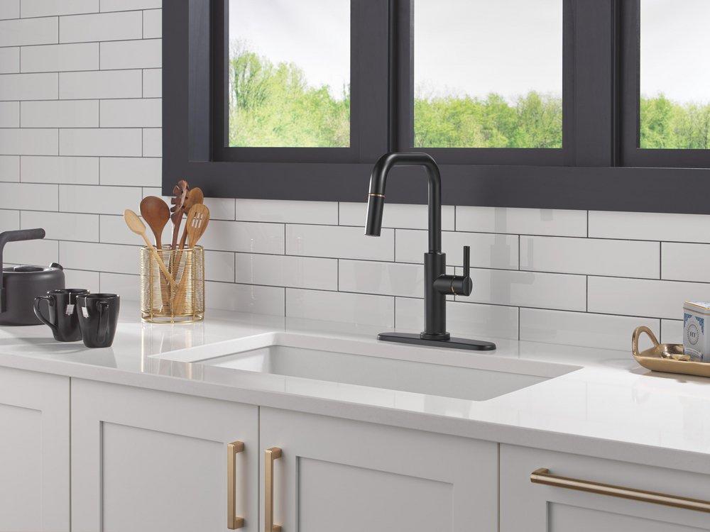 Single Handle Pull Down Kitchen Faucet in Matte Black with Champagne Bronze 