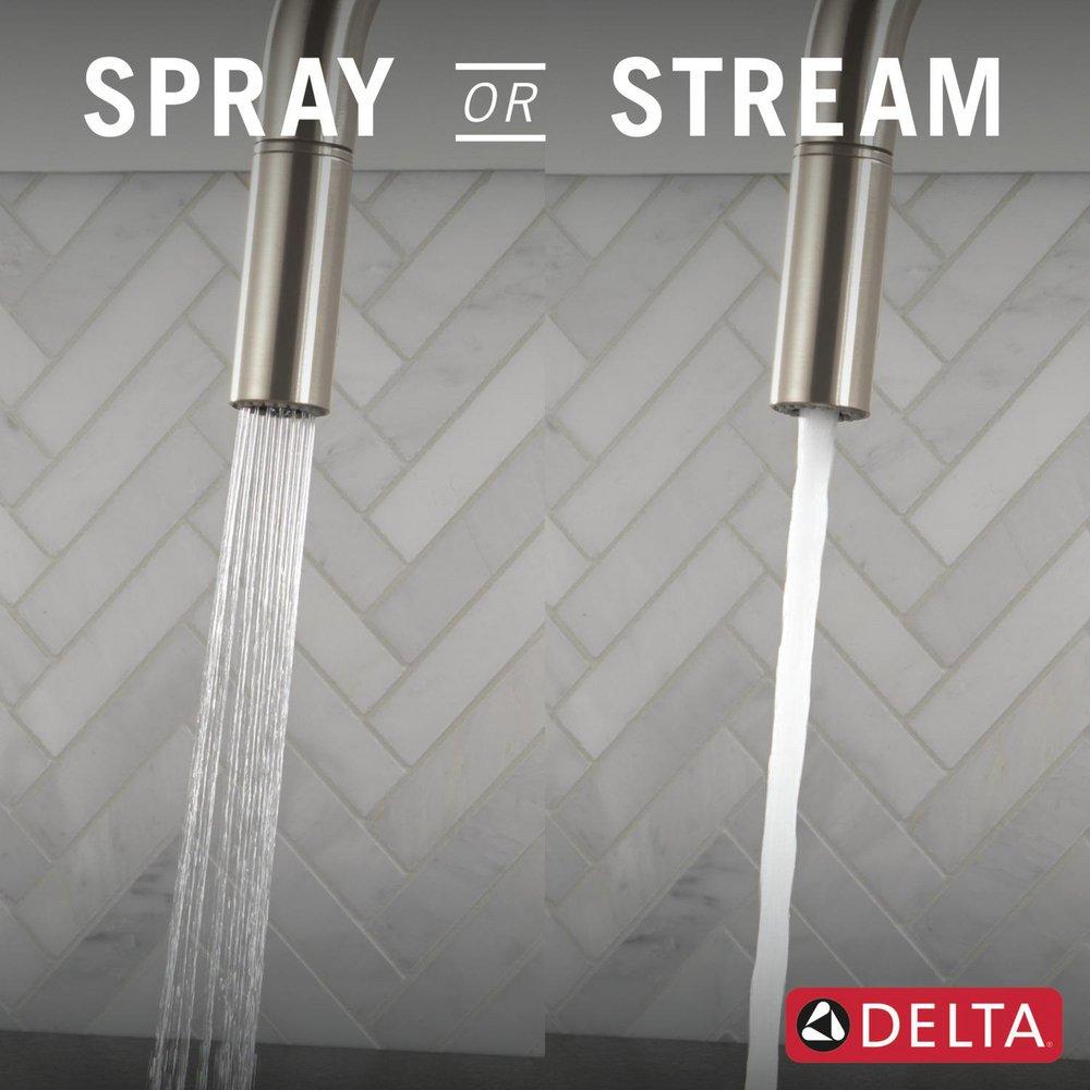 Single Handle Pull Down Kitchen Faucet in Stainless 