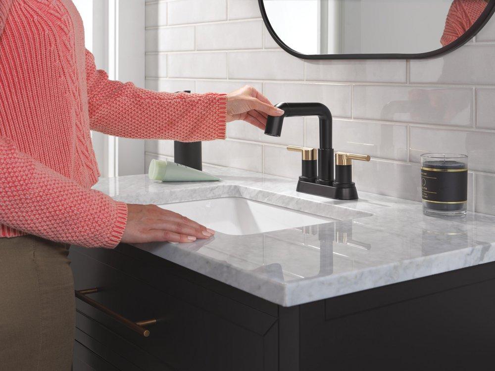 DELTA NICOLI TWO HANDLE CENTERSET PULL-DOWN BATHROOM FAUCET 