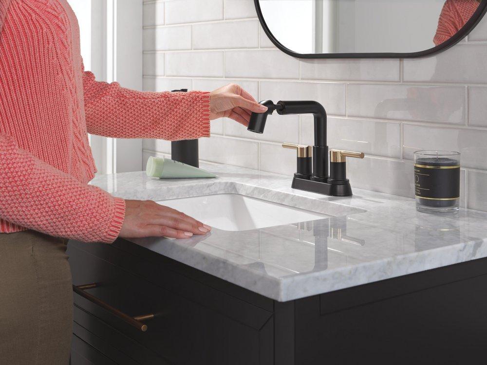 DELTA NICOLI TWO HANDLE CENTERSET PULL-DOWN BATHROOM FAUCET 