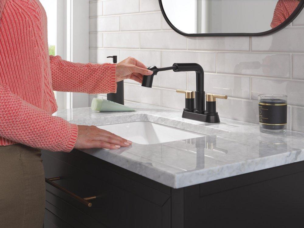 DELTA NICOLI TWO HANDLE CENTERSET PULL-DOWN BATHROOM FAUCET 