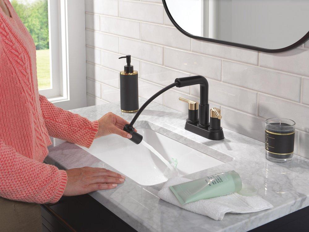 DELTA NICOLI TWO HANDLE CENTERSET PULL-DOWN BATHROOM FAUCET 