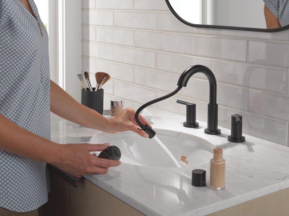 DELTA NICOLI TWO HANDLE WIDESPREAD PULL-DOWN BATHROOM FAUCET 