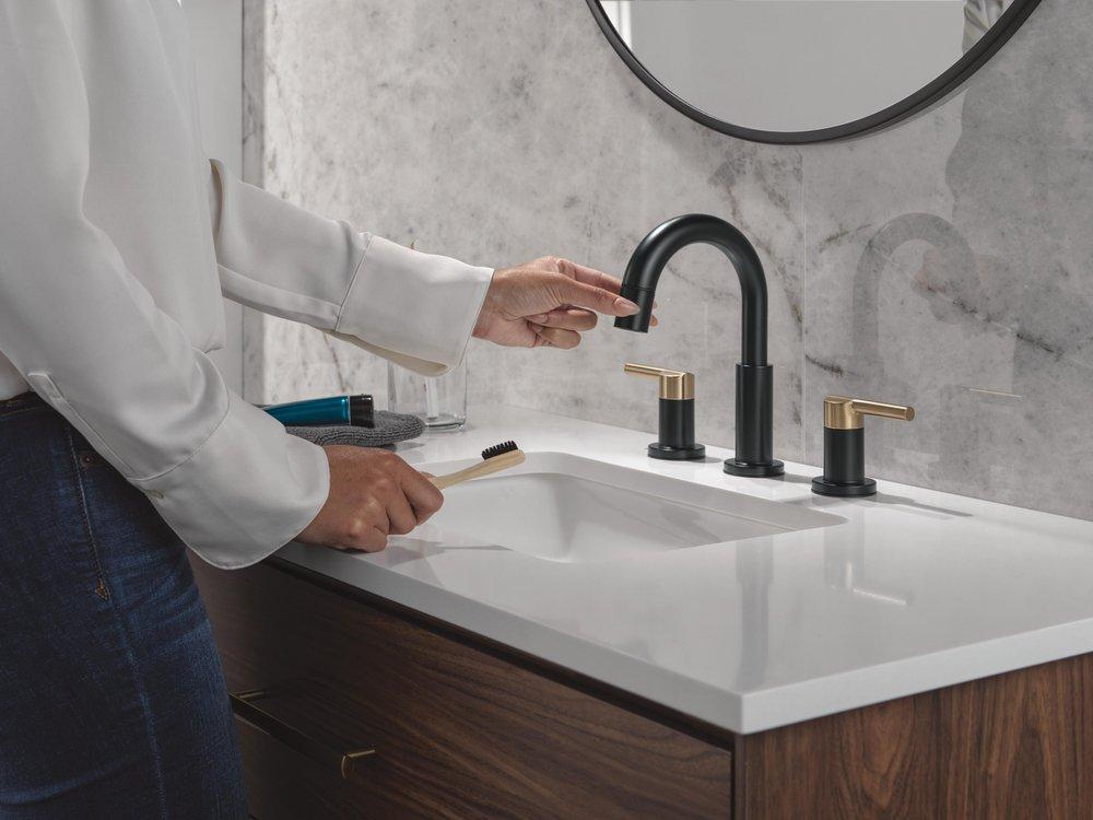 DELTA NICOLI TWO HANDLE WIDESPREAD PULL-DOWN BATHROOM FAUCET 