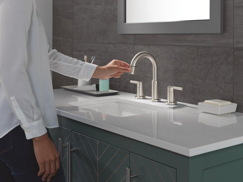 Two Handle Widespread Bathroom Sink Faucet in Stainless 