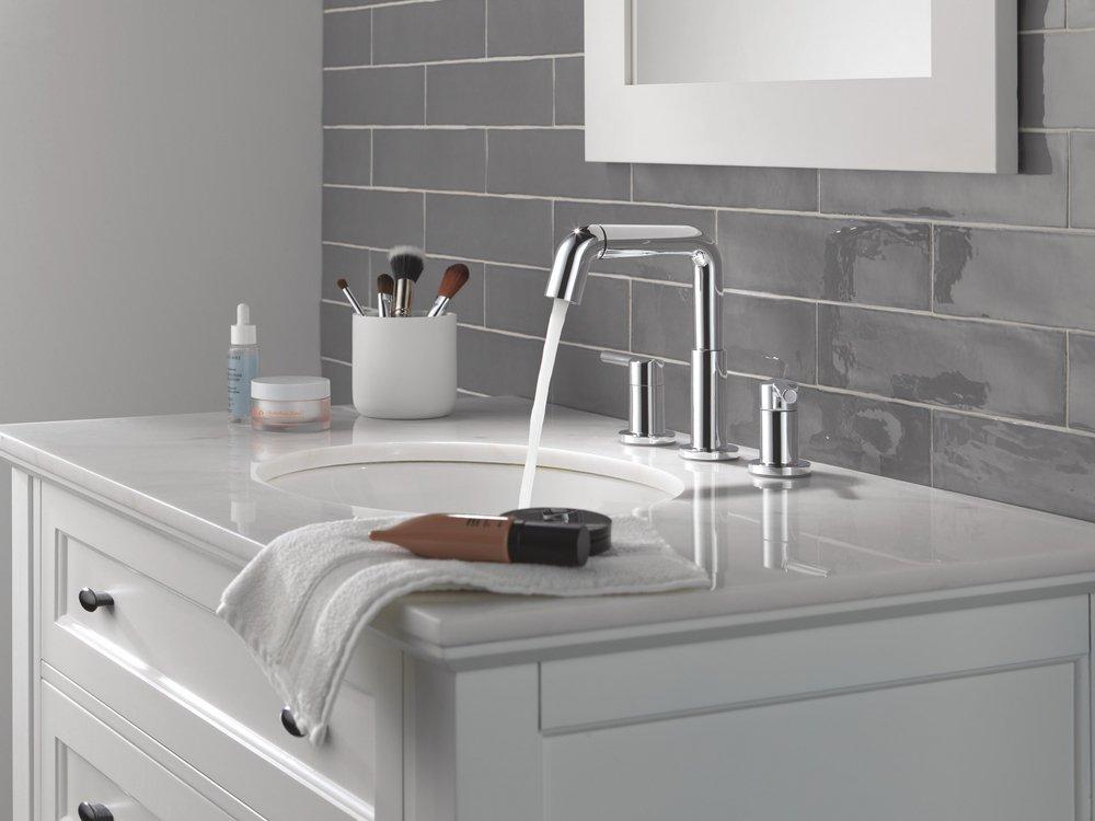 Two Handle Widespread Bathroom Sink Faucet in Chrome 