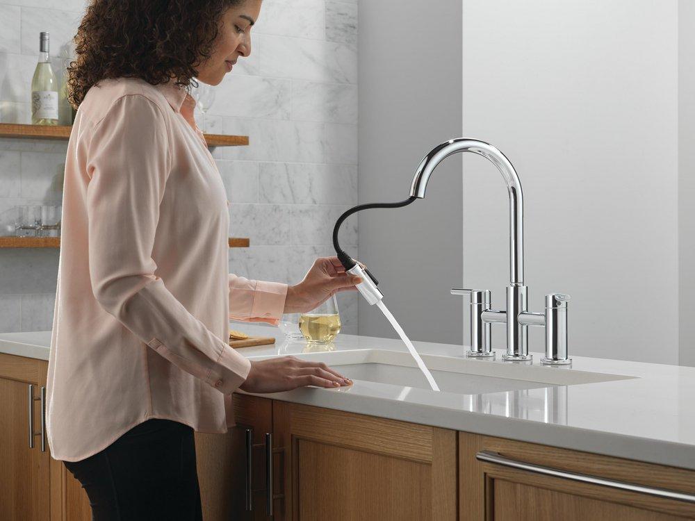 Single Handle Bridge Kitchen Faucet in Chrome 