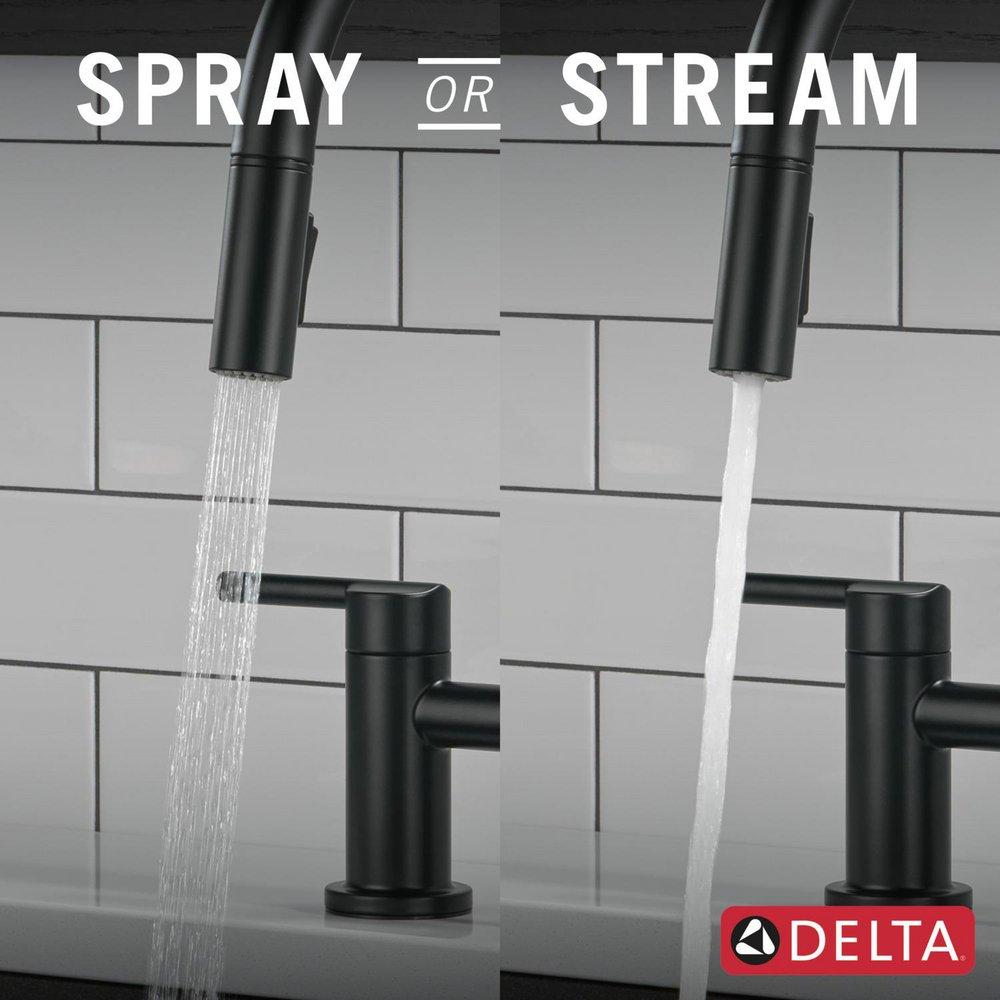 Single Handle Pull Down Kitchen Faucet in Matte Black 