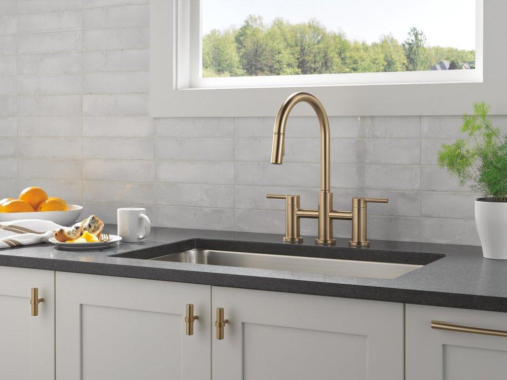 Single Handle Pull Down Kitchen Faucet in Champagne Bronze 