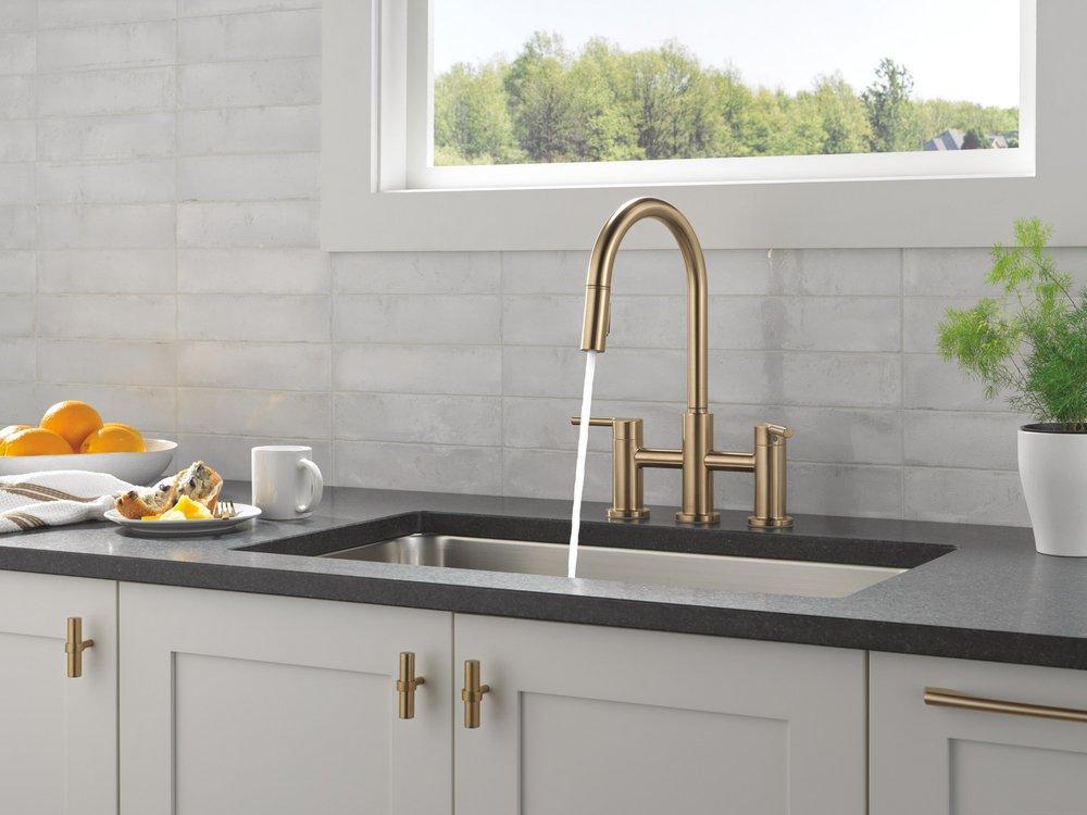 Single Handle Pull Down Kitchen Faucet in Champagne Bronze 