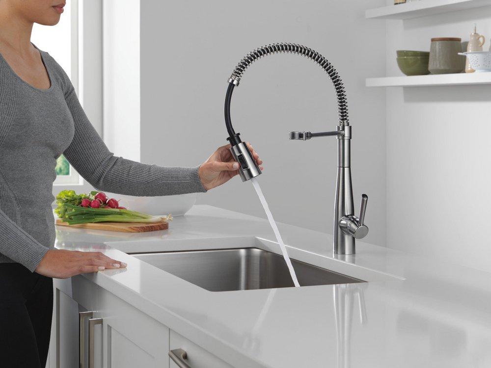 Single Handle Pull Down Kitchen Faucet in Arctic Stainless 