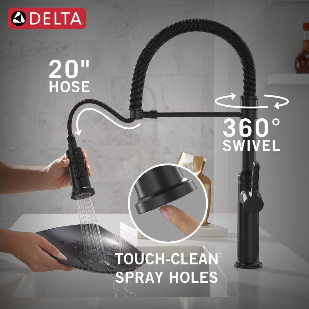 Single Handle Pull Down Kitchen Faucet in Matte Black 