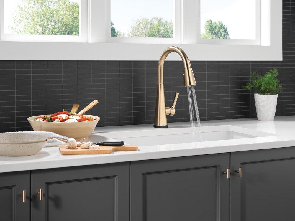 DELTA LENTA TOUCH2O KITCHEN FAUCET WITH TOUCHLESS TECHNOLOGY 