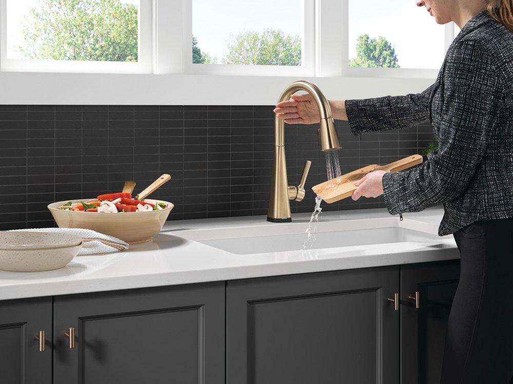 Single Handle Pull Down Kitchen Faucet in Champagne Bronze 