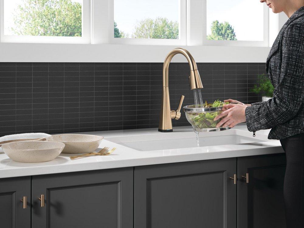 Single Handle Pull Down Kitchen Faucet in Champagne Bronze 