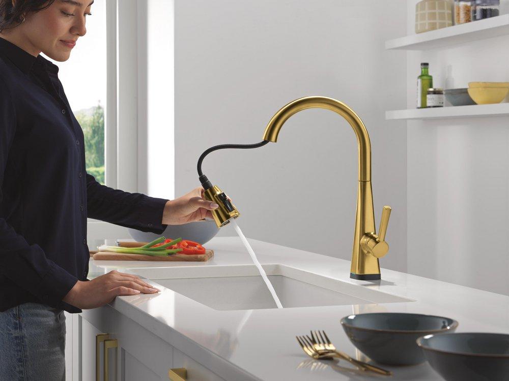 DELTA LENTA TOUCH2O KITCHEN FAUCET WITH TOUCHLESS TECHNOLOGY 