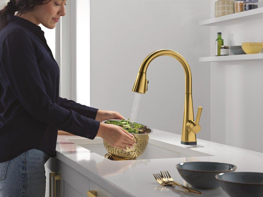 DELTA LENTA TOUCH2O KITCHEN FAUCET WITH TOUCHLESS TECHNOLOGY 