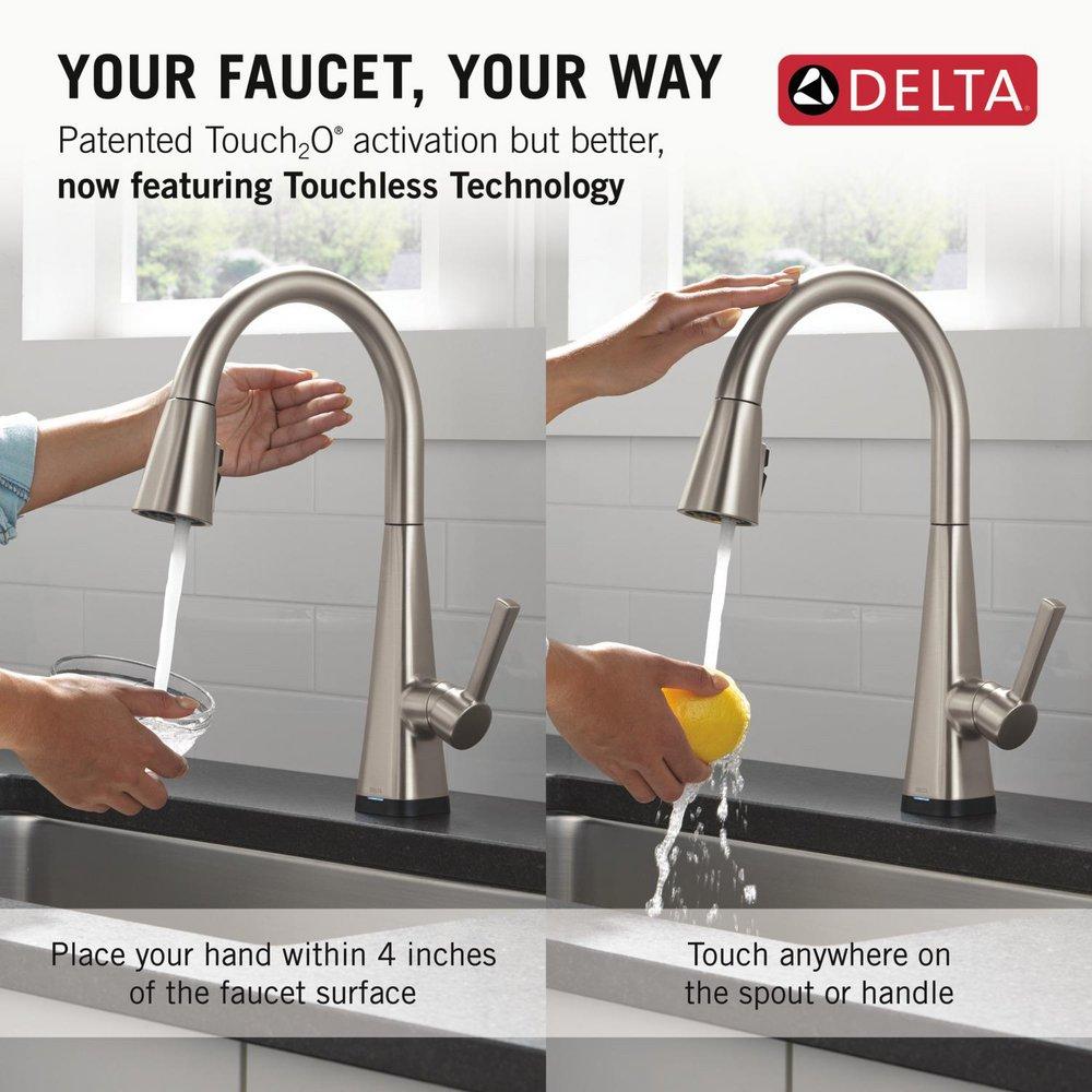 Single Handle Pull Down Kitchen Faucet in Spotshield Stainless 