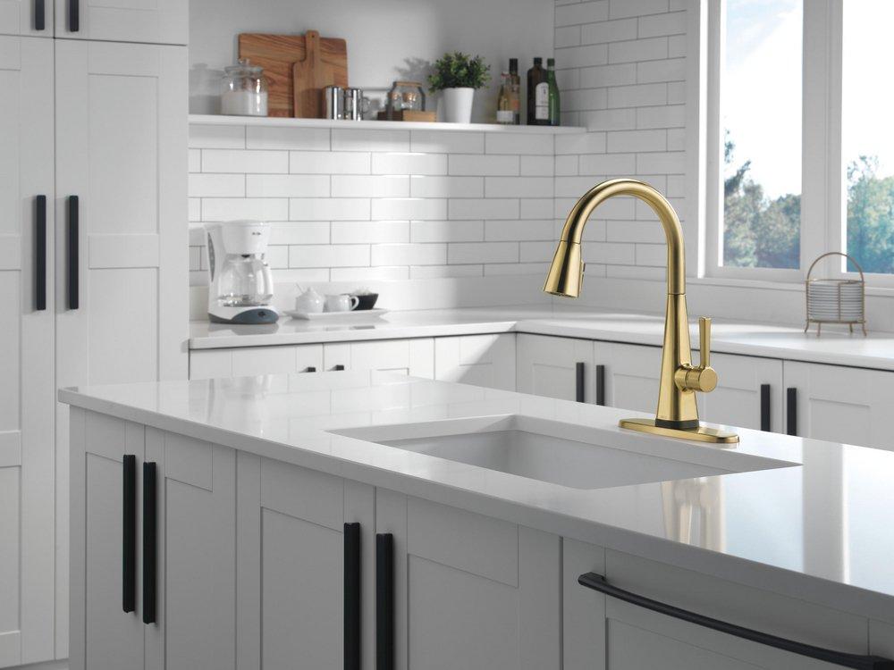 Single Handle Pull Down Kitchen Faucet in Brushed Gold 