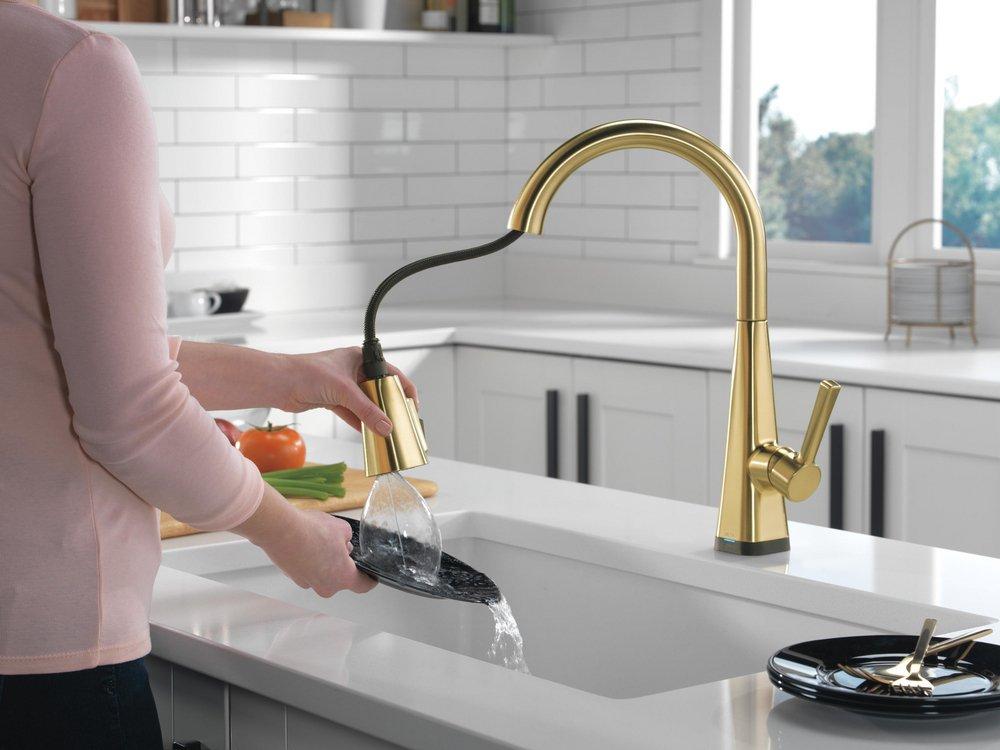 Single Handle Pull Down Kitchen Faucet in Brushed Gold 