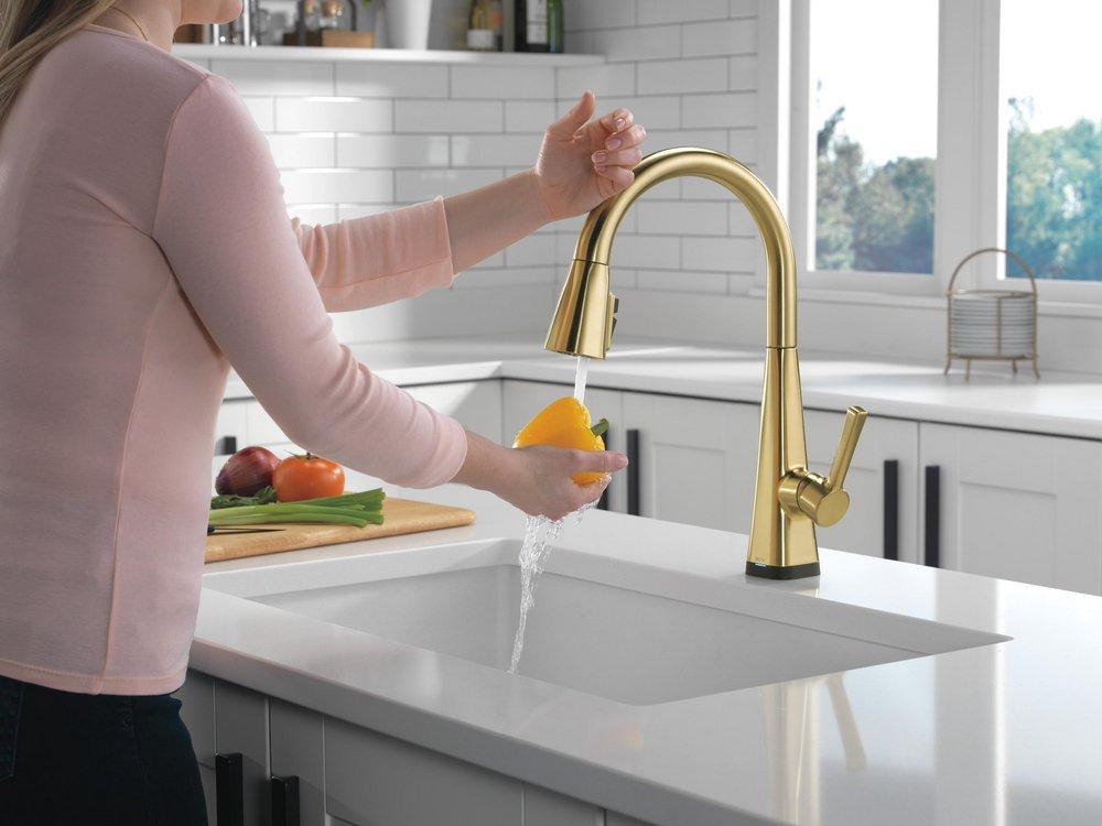 Single Handle Pull Down Kitchen Faucet in Brushed Gold 