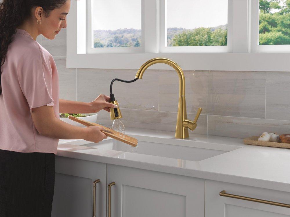 Single Handle Pull Down Kitchen Faucet in Brushed Gold 