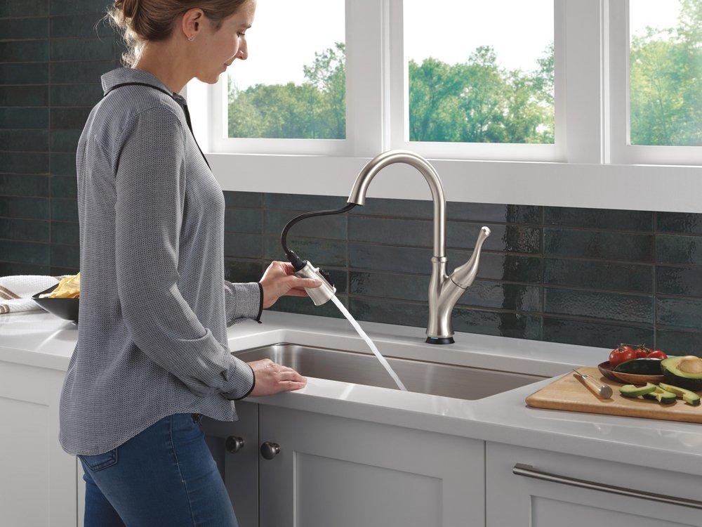 Single Handle Pull Down Kitchen Faucet with Side Spray in Spotshield Stainless 