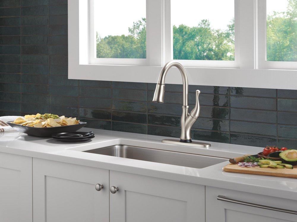 Single Handle Pull Down Kitchen Faucet with Side Spray in Spotshield Stainless 