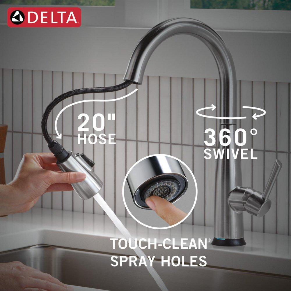 Single Handle Pull Down Kitchen Faucet in Arctic Stainless 