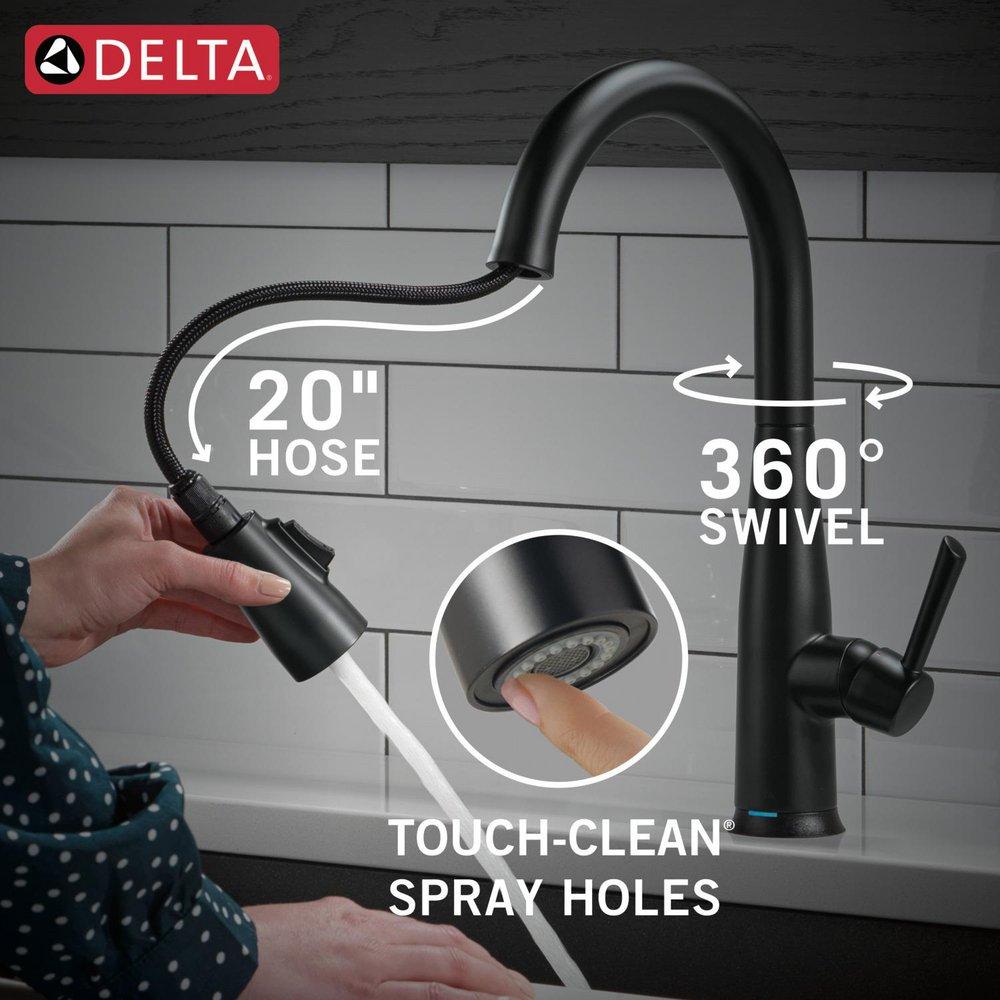 Single Handle Pull Down Kitchen Faucet in Matte Black 