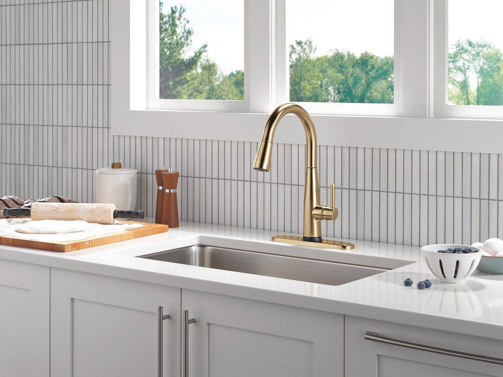 Single Handle Pull Down Kitchen Faucet in Champagne Bronze 