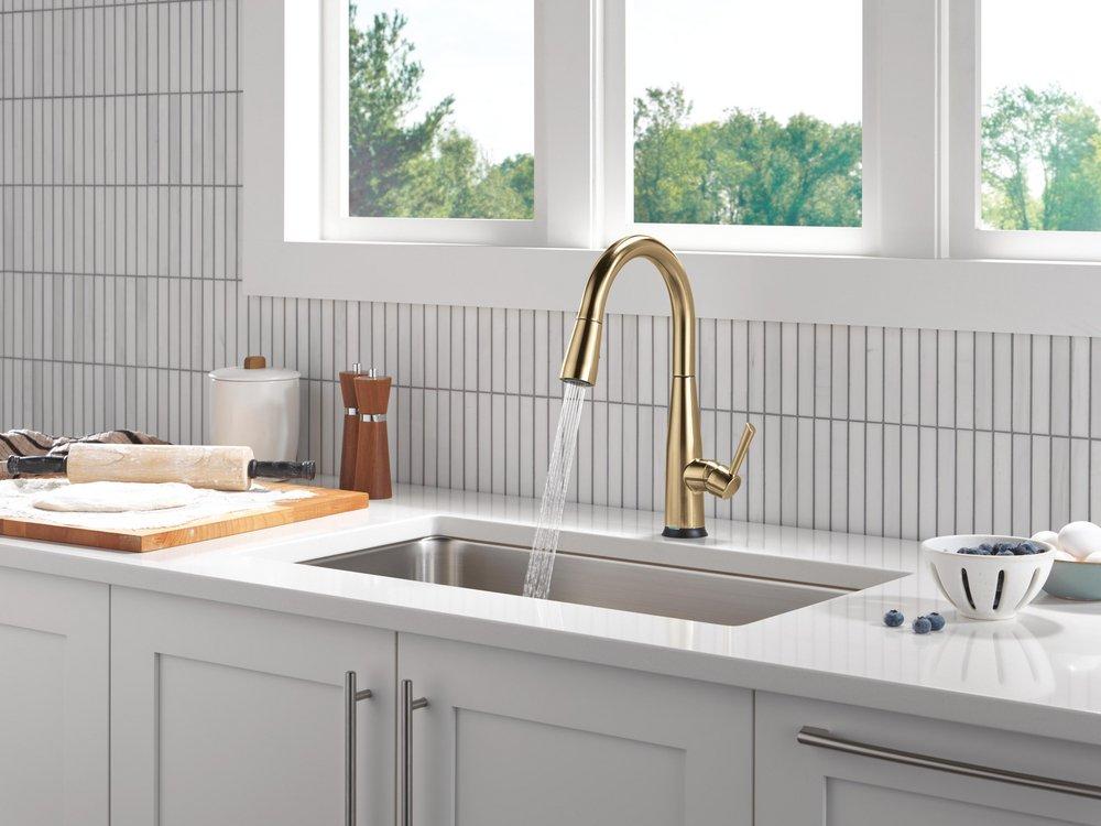 Single Handle Pull Down Kitchen Faucet in Champagne Bronze 