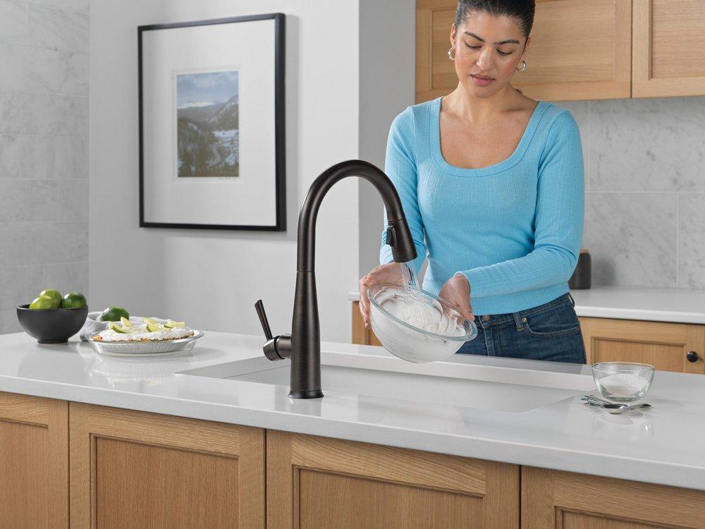 Single Handle Pull Down Kitchen Faucet in Venetian Bronze 