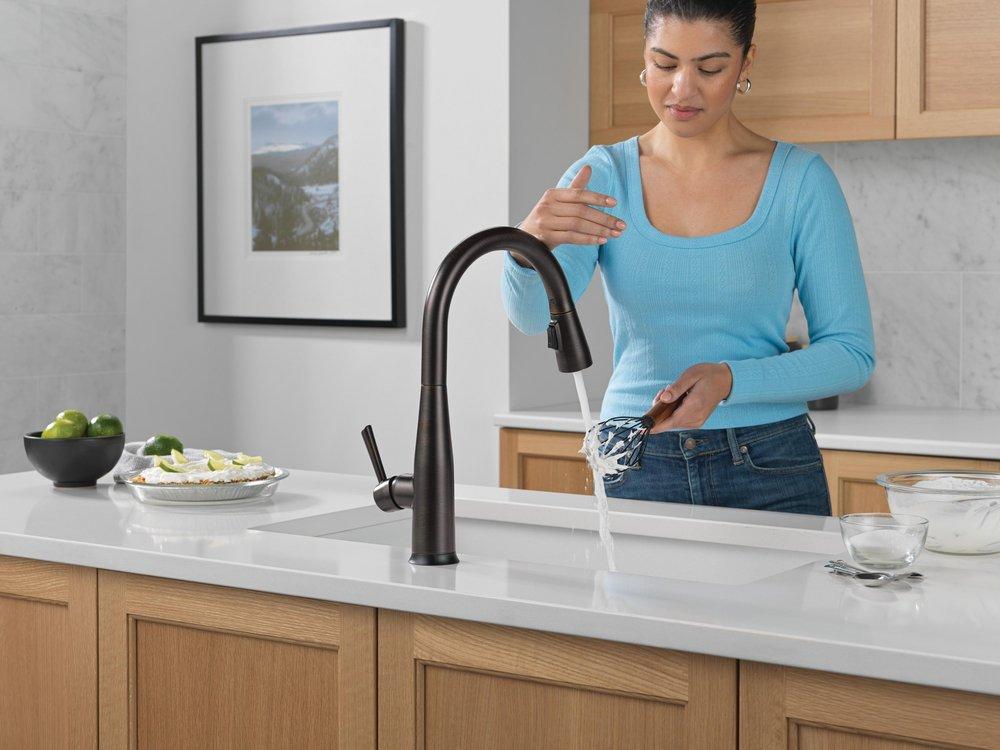 Single Handle Pull Down Kitchen Faucet in Venetian Bronze 