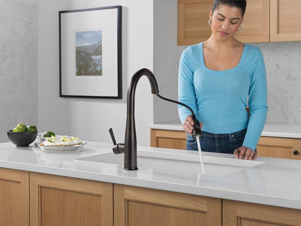 Single Handle Pull Down Kitchen Faucet in Venetian Bronze 