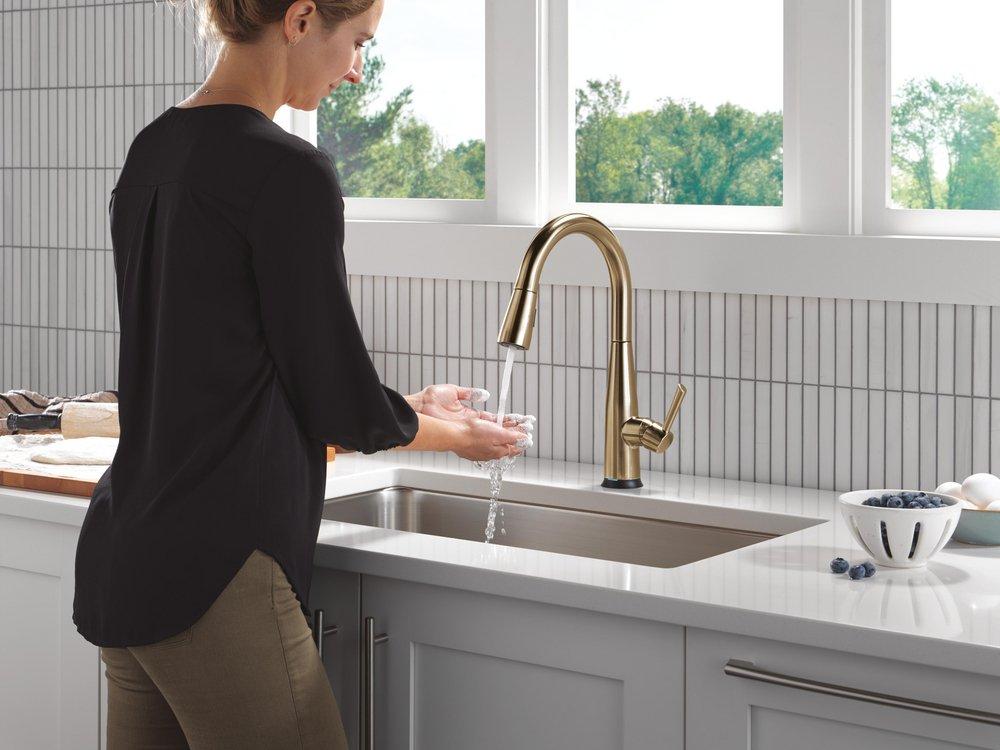 DELTA ESSA VOICEIQ SINGLE HANDLE PULL-DOWN FAUCET WITH TOUCH20 TECHNOLOGY 