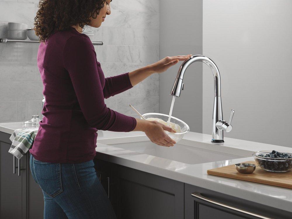 DELTA ESSA VOICEIQ SINGLE HANDLE PULL-DOWN FAUCET WITH TOUCH20 TECHNOLOGY 