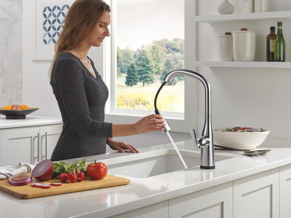 DELTA STRYKE VOICEIQ SINGLE HANDLE PULL-DOWN FAUCET WITH TOUCH20 TECHNOLOGY 