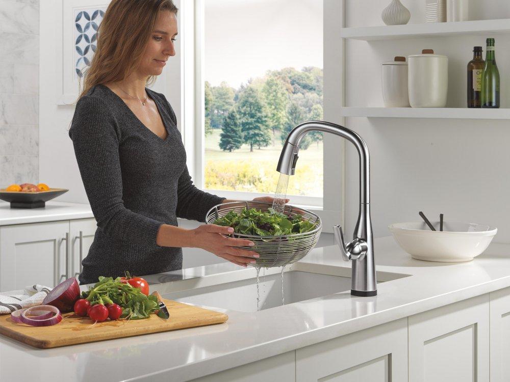 DELTA STRYKE VOICEIQ SINGLE HANDLE PULL-DOWN FAUCET WITH TOUCH20 TECHNOLOGY 