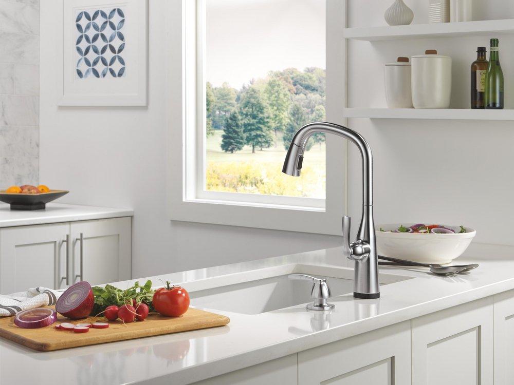 DELTA STRYKE VOICEIQ SINGLE HANDLE PULL-DOWN FAUCET WITH TOUCH20 TECHNOLOGY 