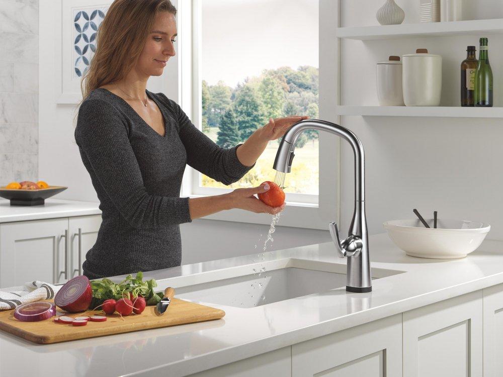 DELTA STRYKE VOICEIQ SINGLE HANDLE PULL-DOWN FAUCET WITH TOUCH20 TECHNOLOGY 