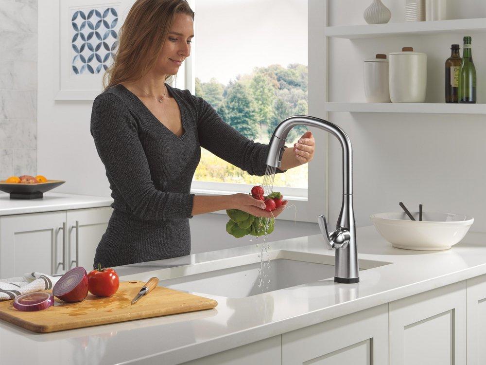 DELTA STRYKE VOICEIQ SINGLE HANDLE PULL-DOWN FAUCET WITH TOUCH20 TECHNOLOGY 