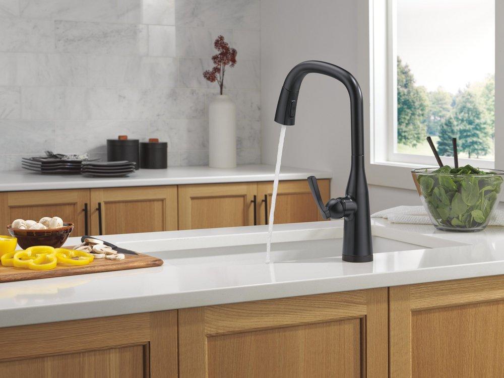DELTA STRYKE VOICEIQ SINGLE HANDLE PULL-DOWN FAUCET WITH TOUCH20 TECHNOLOGY 