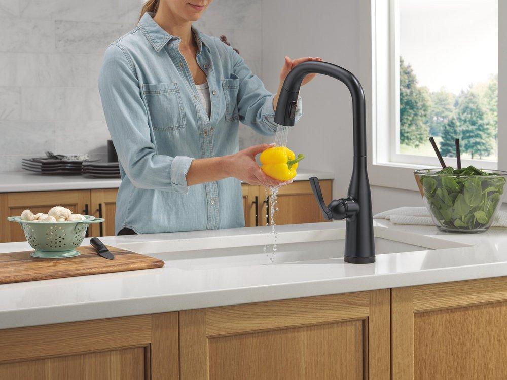 DELTA STRYKE VOICEIQ SINGLE HANDLE PULL-DOWN FAUCET WITH TOUCH20 TECHNOLOGY 
