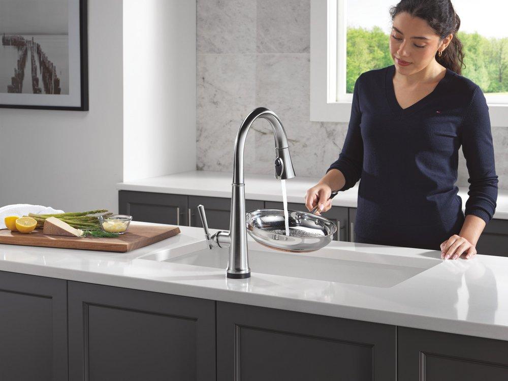 Single Handle Pull Down Kitchen Faucet in Lumicoat&reg; Arctic Stainless 