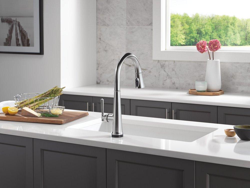 Single Handle Pull Down Kitchen Faucet in Lumicoat&reg; Arctic Stainless 