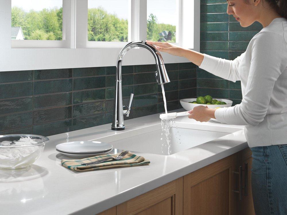 DELTA EMMELINE TOUCH2O KITCHEN FAUCET WITH TOUCHLESS TECHNOLOGY 