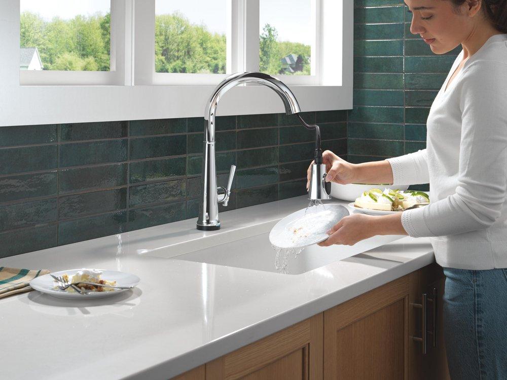 DELTA EMMELINE TOUCH2O KITCHEN FAUCET WITH TOUCHLESS TECHNOLOGY 